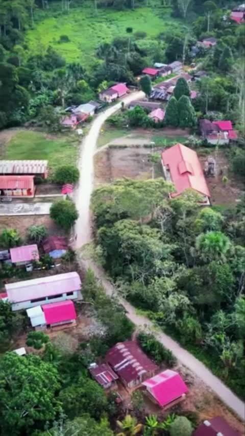 Vista aérea de un centro poblado de Monzón